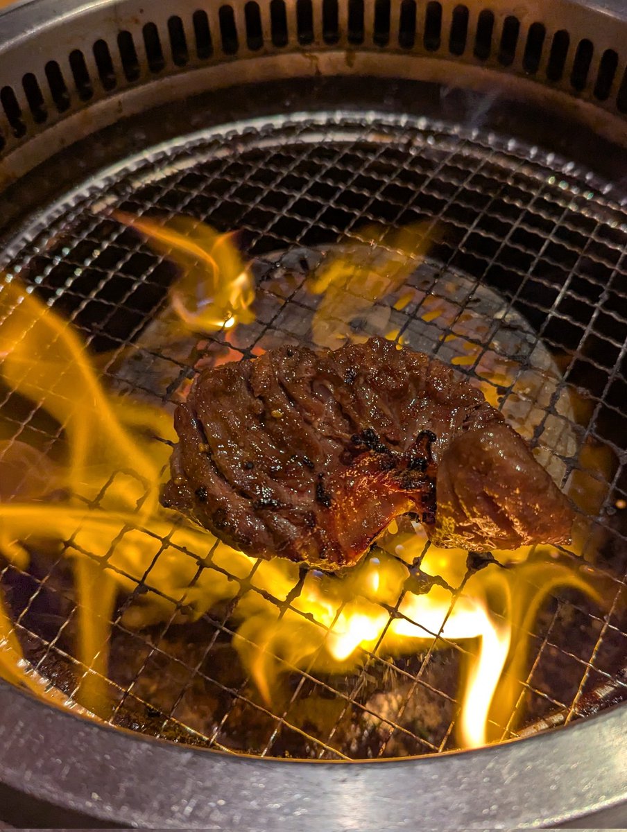 Tohr86's tweet photo. 炎を見つめてると落ち着きますよね https://t.co/WPfvJB9qHn