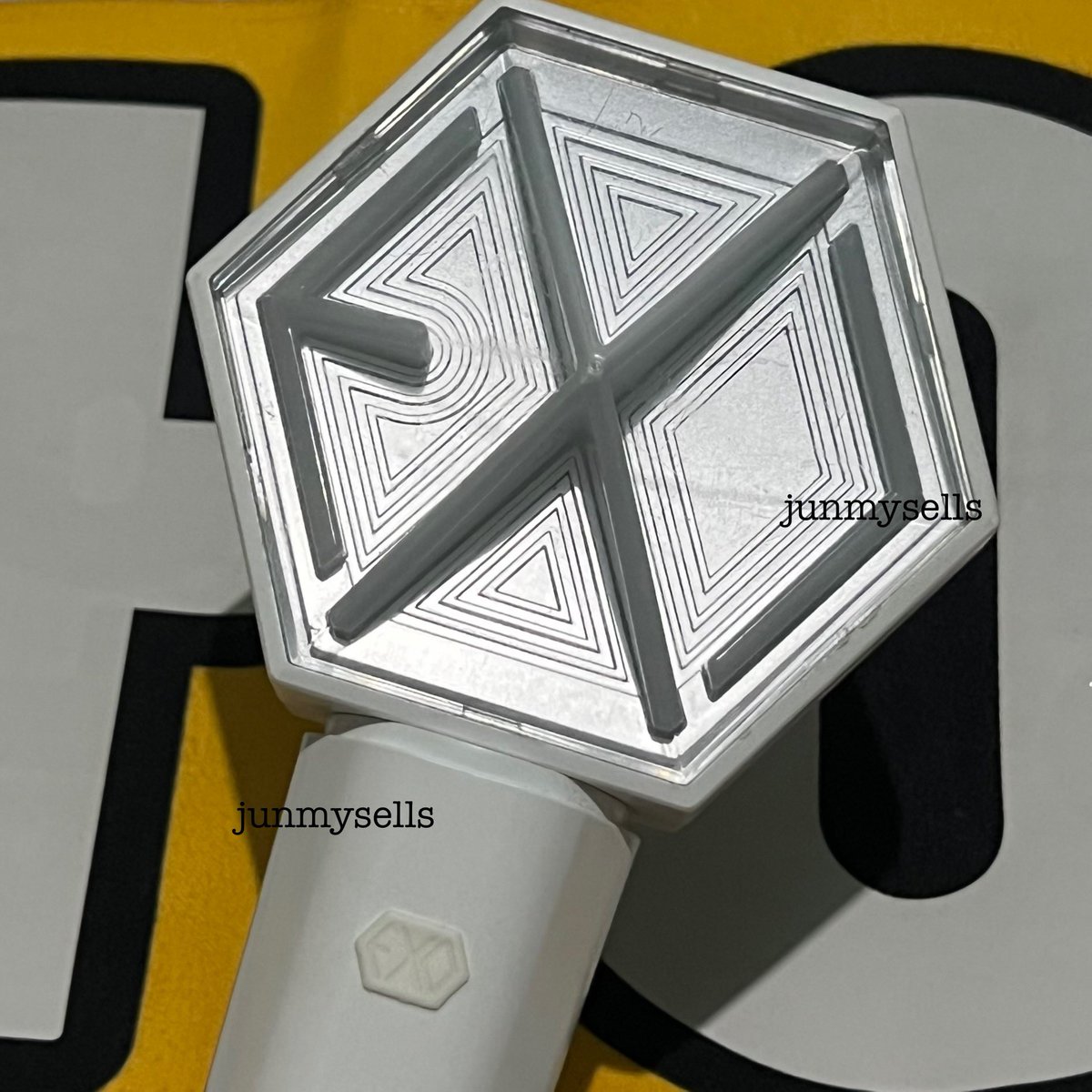 junmysells's tweet photo. want to rent wtr ph exo

Eribong Version 3 
Exhorizon Day 2 SUNDAY

👉🏼 500 pesos rental fee 👈🏼
i have battery but also provide your own for brighter light

• meet up around 9-11:00am only.
• lightstick return after the concert, around 8:30–9:00 PM.

!! read the t&amp;c below !! https://t.co/uuwbWowBBW