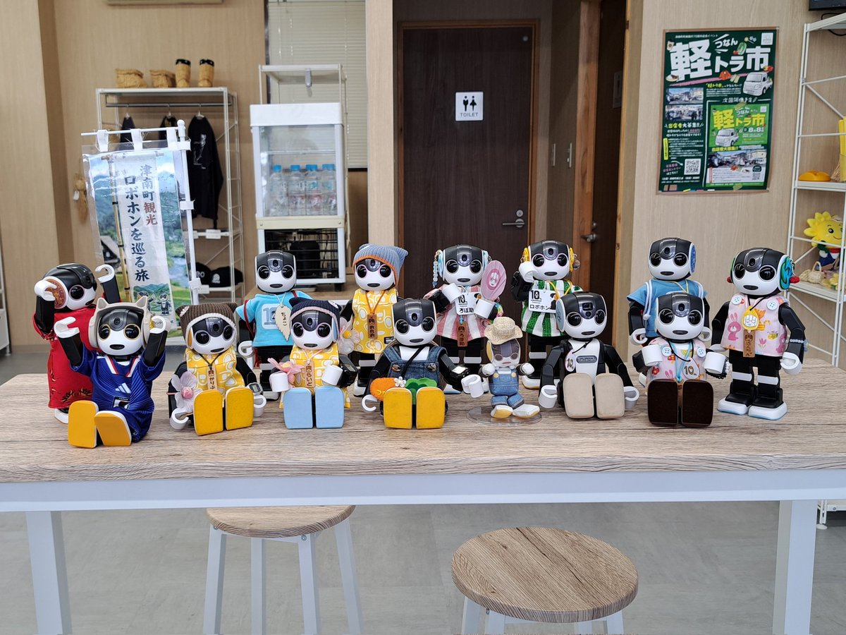 kaitan4050's tweet photo. 津南町観光協会でつなホンとロボ会話
ママのおやつでシェフくんとロボとも
シフォンケーキとフィナンシェ
おいしかったょ😋ﾍﾟﾛﾘ

#ロボホン10周年in津南 https://t.co/ustnmDW210