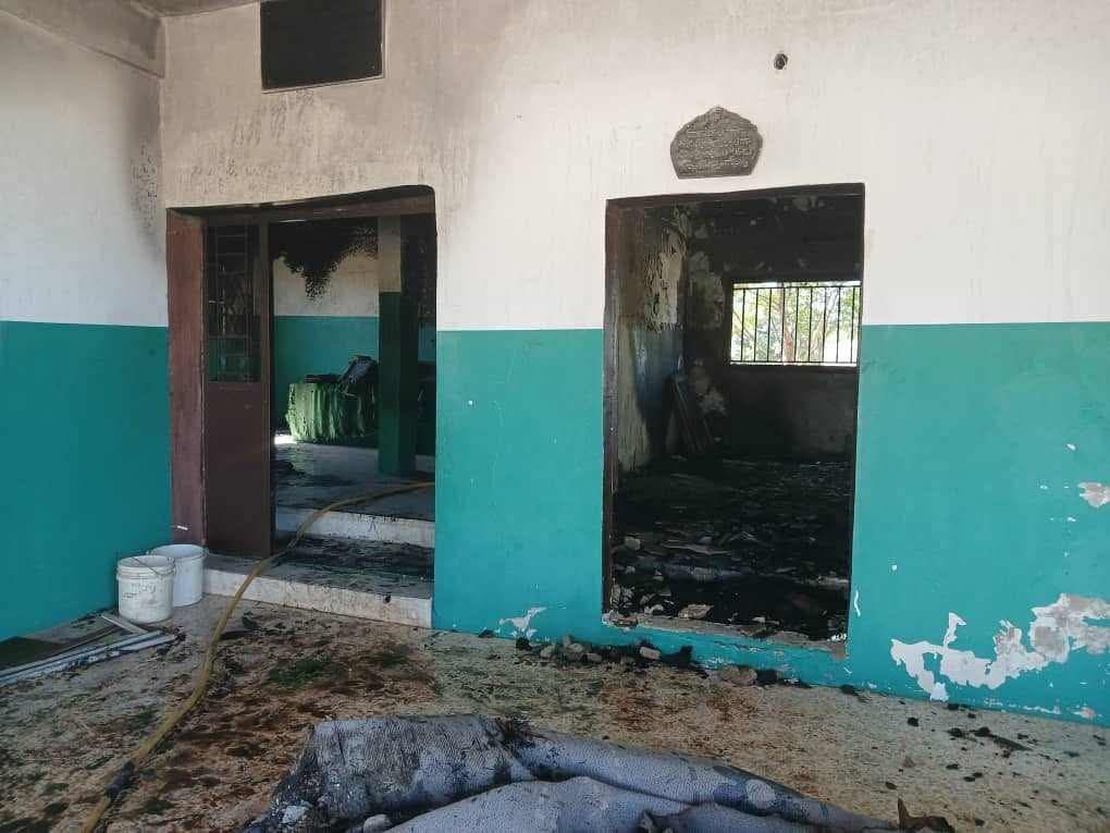 m_alawite's tweet photo. 💔☀️ The Alawite shrine of Sheikh Nasir al-Hakeem (قدسه الله) in Talkhalakh, Homs, Syria, has been set on fire by armed terrorists.

This incident is part of ongoing oppression and violence against Syria’s Alawite minority.

Source: https://t.co/0T2SBUeuXI

#alawi #alawite #syria https://t.co/CAFNj5KIIG