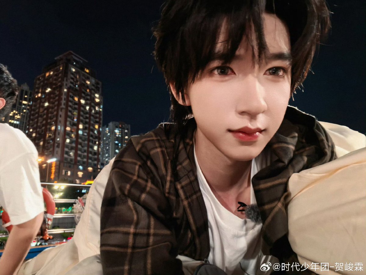 HeJunlinTH's tweet photo. 𝐇𝐞𝐉𝐮𝐧𝐥𝐢𝐧 𝐖𝐞𝐢𝐛𝐨 𝐔𝐩𝐝𝐚𝐭𝐞 ! 𝟮𝟬𝟮𝟲.𝟬𝟲.𝟭𝟵
🥕ฝนที่ปักกิ่งอาจไม่ได้เศร้าหมองเท่าตัวผมหรอก
( 1 /3 )
🔗 https://t.co/HhMetFevVZ
✿ #HeJunlin #เฮ่อจวิ้นหลิน #贺峻霖 #时代少年团 #TeensinTimes ✿ https://t.co/BXnuyXgb4a