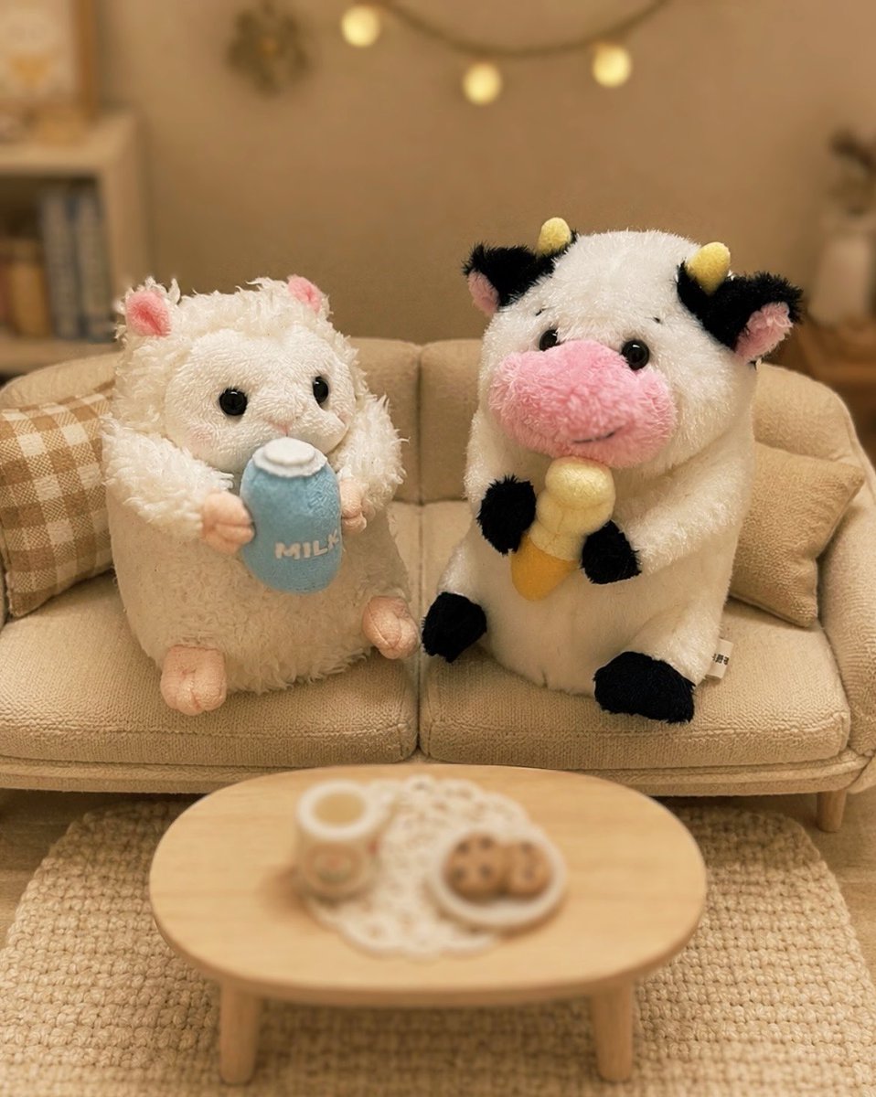 i_am_aruji's tweet photo. こんやは
きんきゅうかいぎをひらいていますが
ぎだいが　ありません　メー子

#ぬい撮り　#ぬい活 https://t.co/wCNo4OGUyg