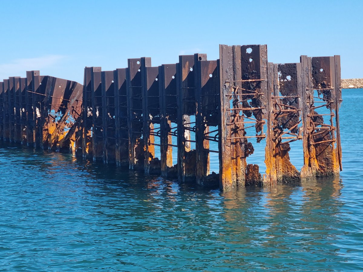 SER_Murcia's tweet photo. El desmantelamiento de #PuertoMayor en #LaManga comenzará tras el verano para evitar impacto en la temporada turística

Las obras, adjudicadas por 23,6 millones, permitirán recuperar el entorno del #MarMenor y se prolongarán hasta 2028

📲https://t.co/mCcgDONXcq https://t.co/qQ0U2rr5kp