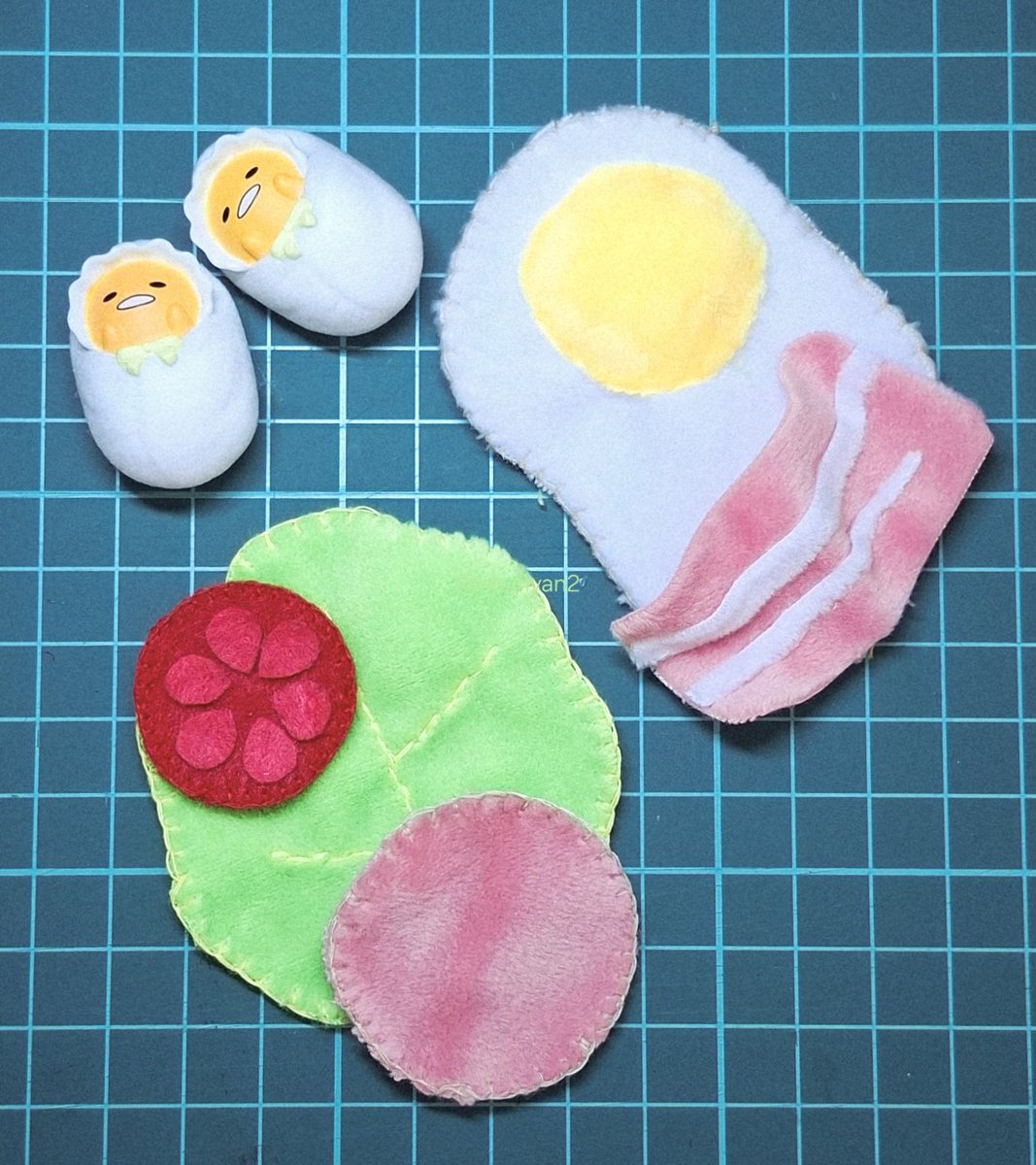 nb_nyan2's tweet photo. べびぐで🍼🥚

ベーコンエッグ🥓🍳 サラダ🥬🍅

#ぐでたま https://t.co/jZTNkjnyp6