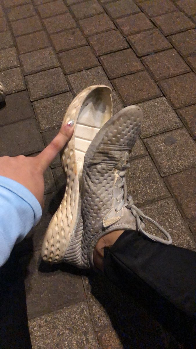 puwmkind's tweet photo. ternyata masih kuat walaupun sepatu nganga https://t.co/fCobMid4Za