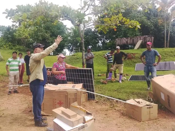 RadioGranma's tweet photo. En  medio de la crisis energética y el desabastecimiento de combustible,  154 sistemas fotovoltaicos de 2 kW ya iluminan centros vitales en la  provincia, y otros 403 hogares esperan ser electrificados. https://t.co/YowgPJvTMC