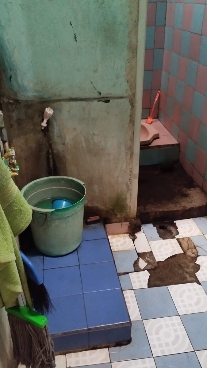 Ptolemaaee's tweet photo. Kabar buruknya ini adalah posko kkn gue https://t.co/c6lbbRuEKg