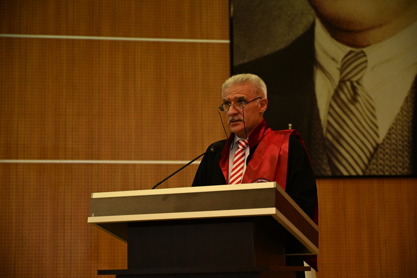 UniversiteKmu's tweet photo. Üniversitemiz Sosyal Bilimler Enstitüsü bünyesinde yüksek lisans ve doktora eğitimlerini başarıyla tamamlayan öğrenciler, akademik yolculuklarının önemli bir dönüm noktasını kep atarak kutladı. @MehmetGavgali https://t.co/dKuwNUwfti