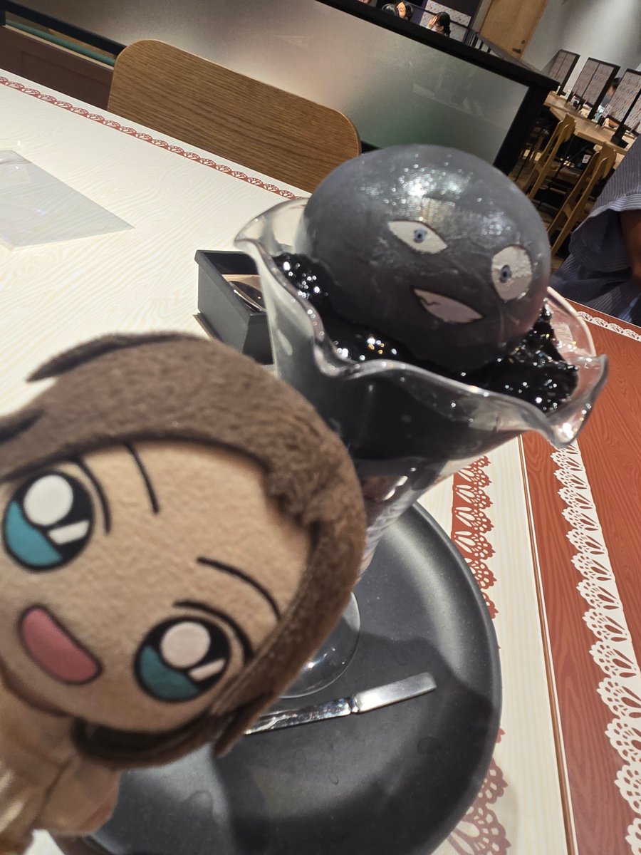 uranapcat0805's tweet photo. イベント後のカフェタイムにお邪魔させていただいた際に食した犯人パフェ😸ランダム凶器は刀でした‼️ https://t.co/gQFamglRwc