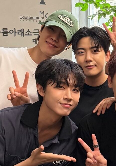 KJBKDH's tweet photo. #범동
260628
이거보려고 관짝닫고 들어갔다가 기어나옴
한프레임에 담긴것만으로도 개 큰 야르 https://t.co/ZgNDeQP2dI