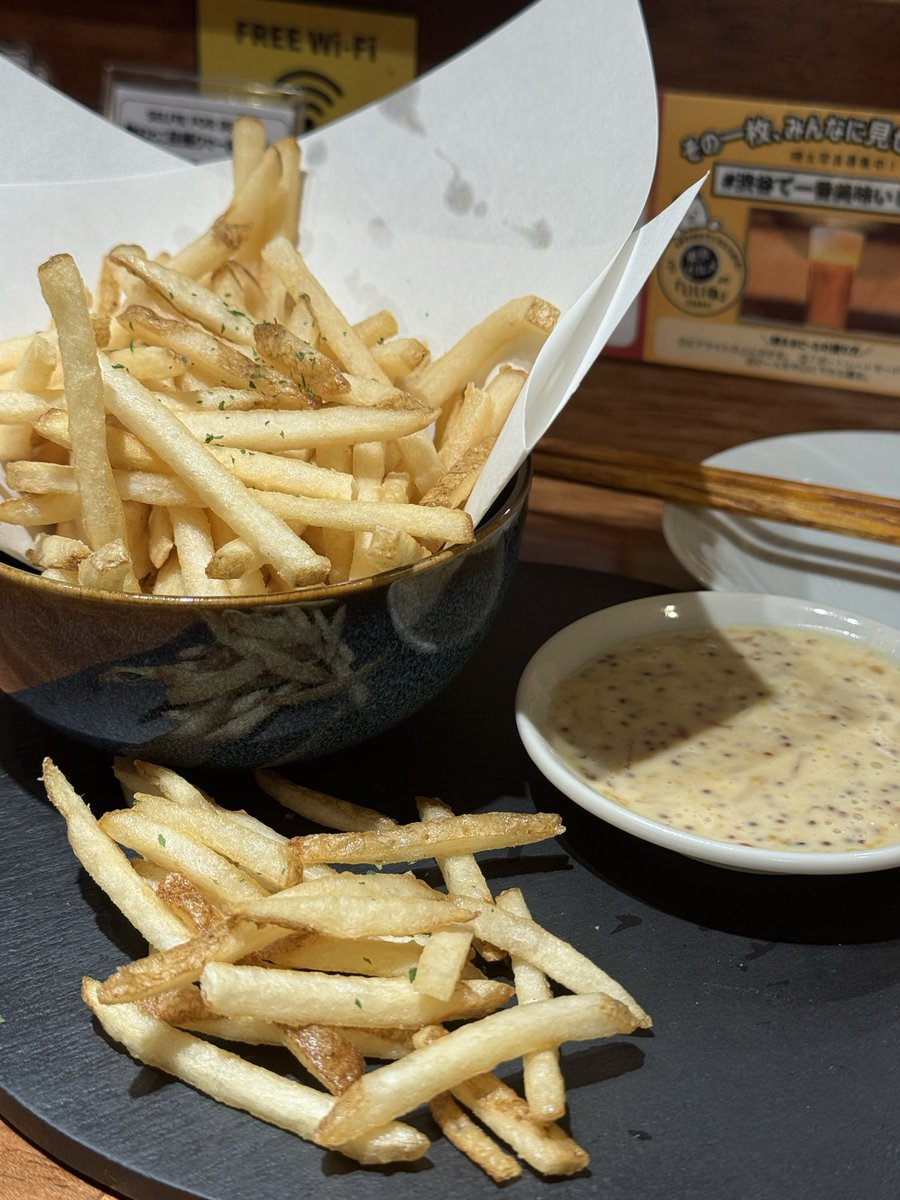 yuma_jp's tweet photo. 渋谷の事務所近くに新しくできてたパーフェクトビールというビールにこだわったお店
ビール好きとしては確認しとかなければと入ったけど、ちゃんとビールが美味しかった
そして札幌にも同じお店がオープンしたらしく帰ったら行ってみようかな https://t.co/KzQsULRL9F