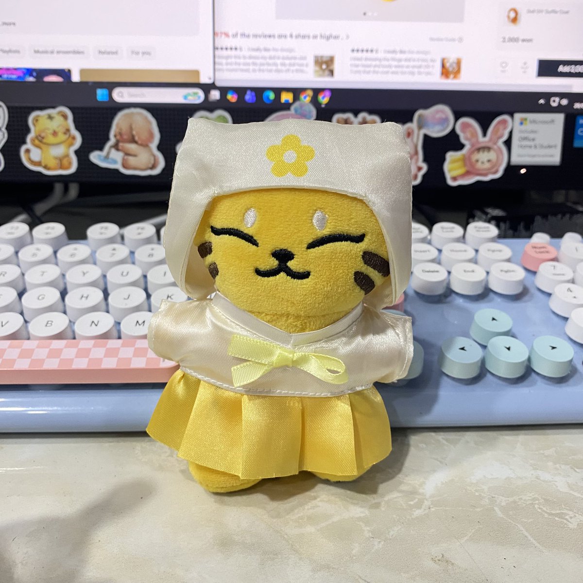 gege_0101's tweet photo. abis nyobain baju di boneka2 lain, terus pas coba dipakein ke kimja... tolong adain baju doll yang kimja friendly 🤲🏻✨ https://t.co/dDBniKZQ8u