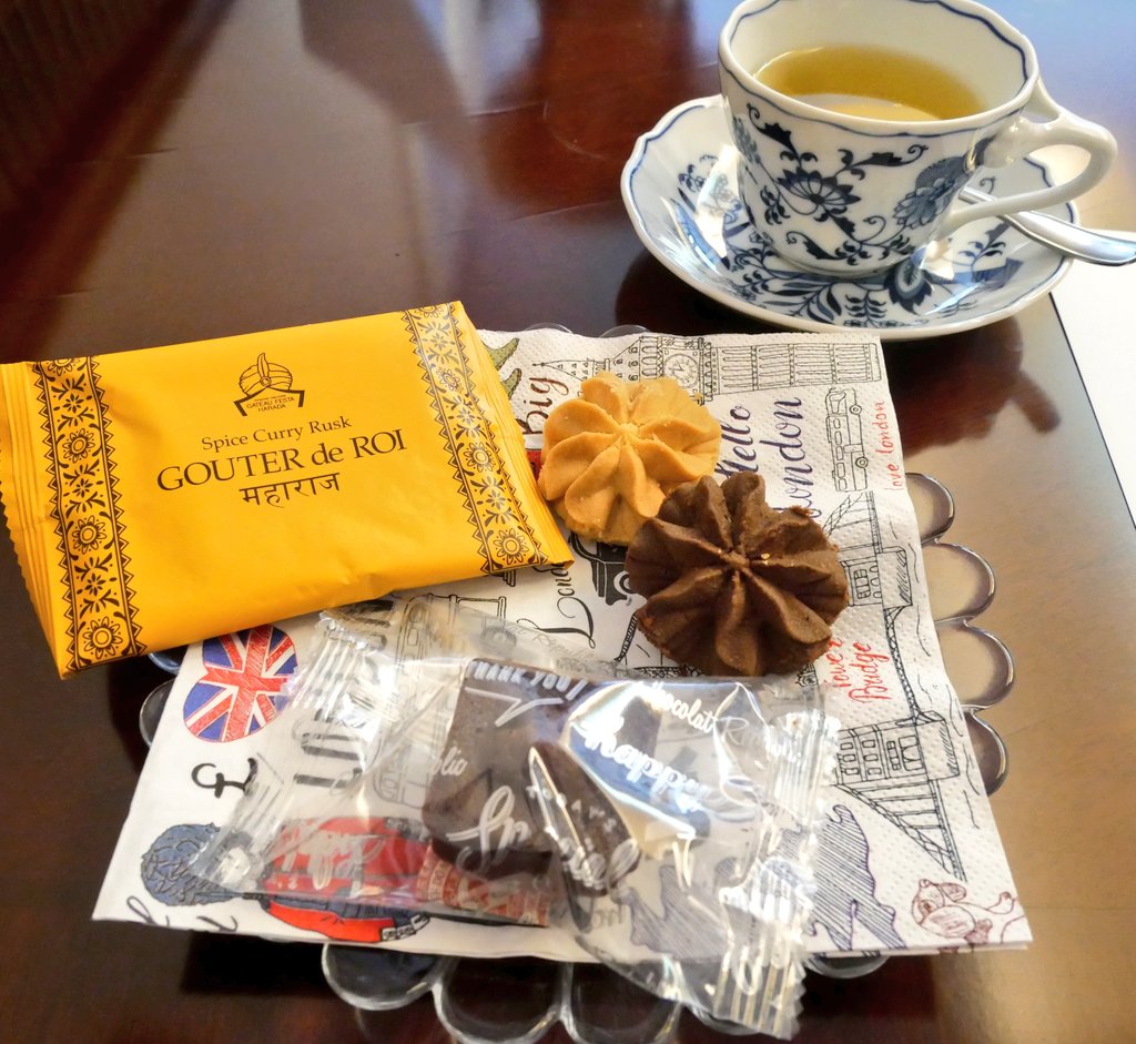 ai1_nonbiri's tweet photo. 紅茶教室テタタンさんの「英国貴婦人のティータイム」に参加しました🫖
１枚目左はコトリコ先生です🥰

今回もとっても勉強になりました！大昔に勉強した世界史の記憶が蘇りました。笑

そしてお菓子や、勿論紅茶もとっても美味しくて楽しい教室でした❣️ https://t.co/sPlR7VVnP1