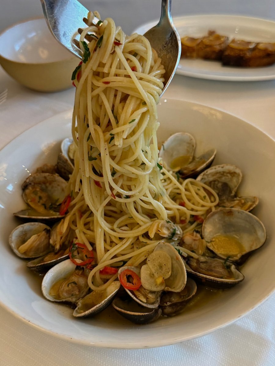 bjeeweon's tweet photo. I absolutely love Gaia Greek food from the US 🐟 The price is my downside 🥲 https://t.co/j5814LgWYJ