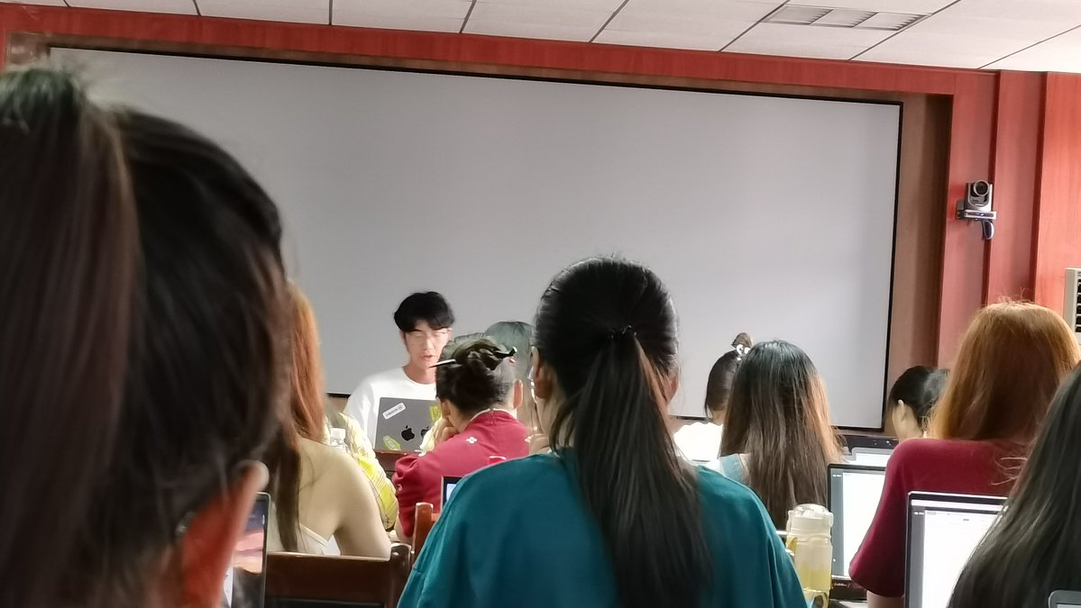 0871cce9a210402's tweet photo. Just wrapped up a super insightful workshop on digital marketing strategy! Learned actionable tips from industry pros and connected with amazing peers—can’t wait to apply all the takeaways to my work! #ProfessionalGrowth #MarketingInsights https://t.co/EVGumt6kqp