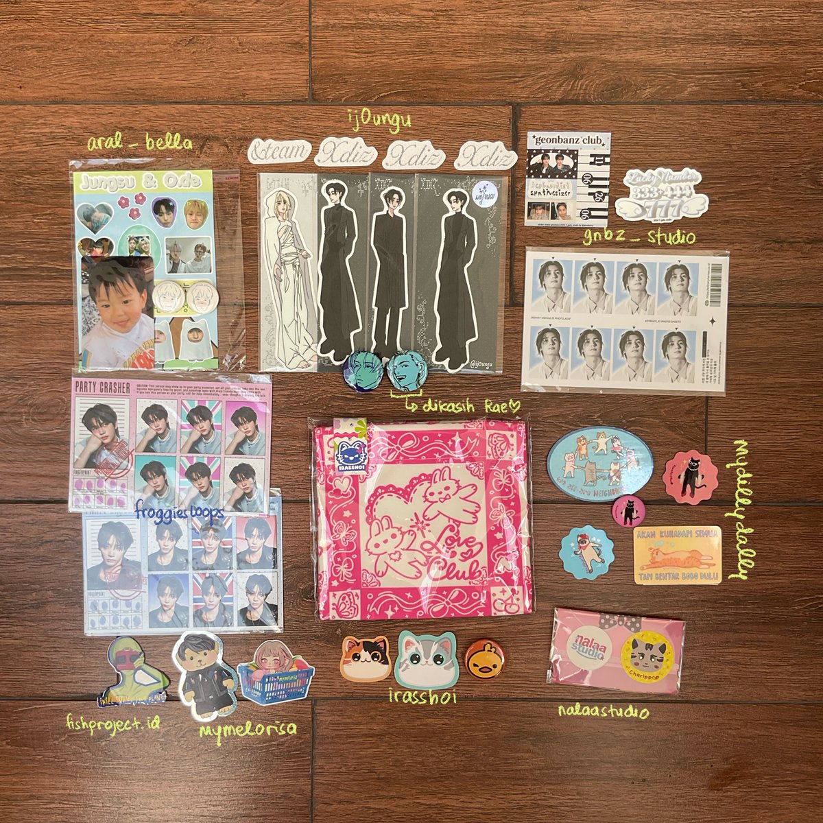 blucagez's tweet photo. Jajanan dan freebies di OMO! market kemarin. Makasih banyak guys aaaa baik2 banget 😭💕 @starsxhine @ij0ungu @geonbanzy @FrogiesLoops @IRASSHOI  @mydillydally @mymel0risa @nalaastudio @cinetaes @/fishproject.id (IG) https://t.co/60hU29Sz2y