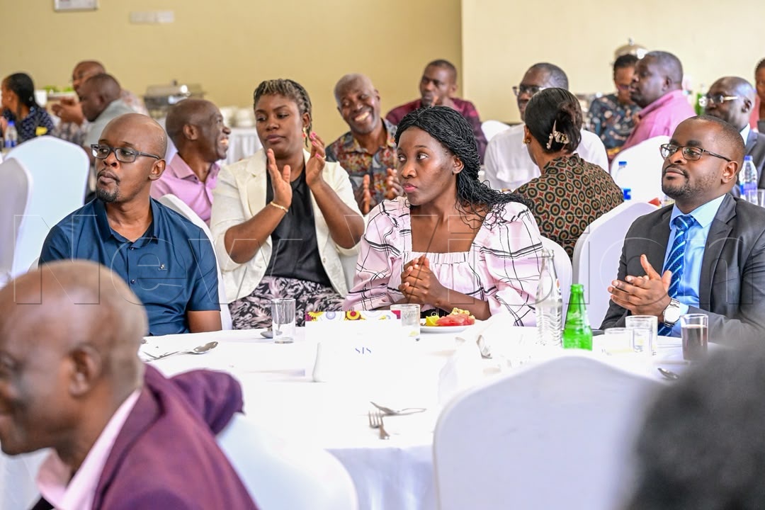 newvisionwire's tweet photo. 𝗙𝗮𝗿𝗲𝘄𝗲𝗹𝗹 𝗹𝘂𝗻𝗰𝗵𝗲𝗼𝗻 𝗳𝗼𝗿 𝗩𝗶𝘀𝗶𝗼𝗻 𝗚𝗿𝗼𝘂𝗽 𝗼𝘂𝘁𝗴𝗼𝗶𝗻𝗴 𝗘𝗱𝗶𝘁𝗼𝗿-𝗶𝗻-𝗖𝗵𝗶𝗲𝗳 𝗕𝗮𝗿𝗯𝗮𝗿𝗮 𝗞𝗮𝗶𝗷𝗮

@BarbaraKaija took a heartfelt moment to introduce her husband, Patrick Kaija, and her family members to all those present.

She expressed deep gratitude to them for their unwavering support, love, and encouragement throughout her journey and years of service.

📸@kamiriam
#VisionUpdates