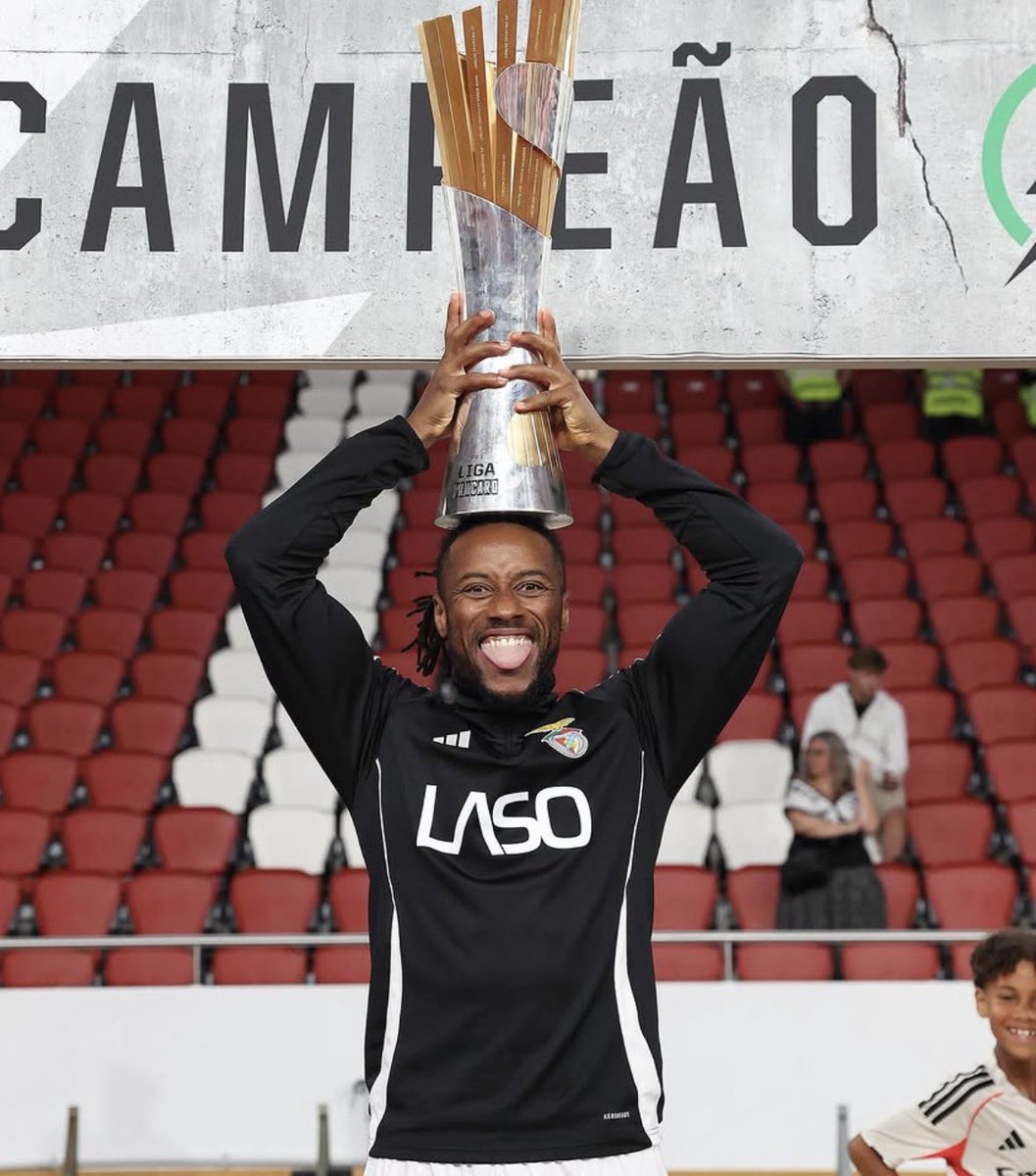 vaibenfica1904's tweet photo. Pany: “Pai o teu 🫀que tanto nos assustou está feliz neste preciso momento, finalmente estás a ver o teu filho jogar e a ganhar no teu Benfica! O Benfica que nos fazia ter a conexão que muitas vezes não conseguíamos ter de outra forma” ❤️ https://t.co/Ab5yAXVCD6