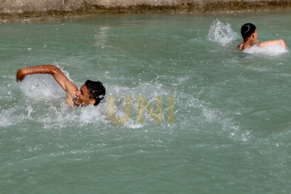 UNI_Photos's tweet photo. In Photos | People take a refreshing dip in the Lidder stream to beat the scorching heat as Kashmir experiences one of the hottest days of the season, with temperatures crossing 35°C (29/06).

📸: Shah Junaid / UNI

#KashmirHeatwave | #LidderRiver | #Pahalgam |  #KashmirSummer | #ClimateChangeIndia |  #KashmirWeather | #UNI