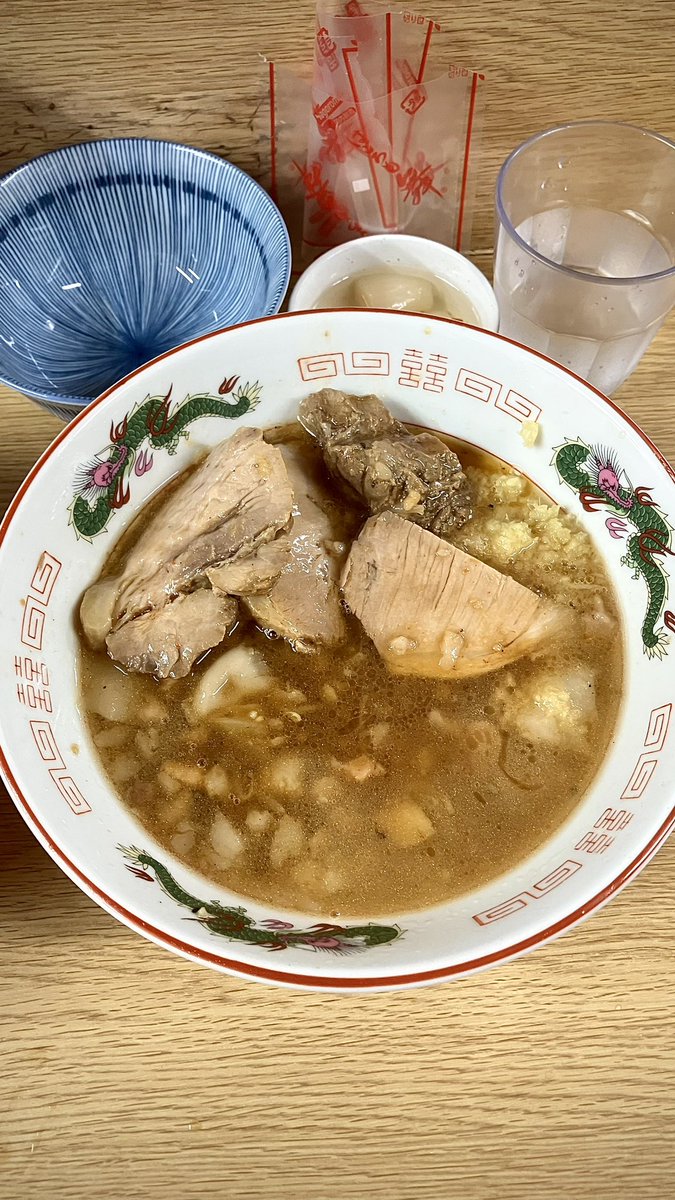 Rei_chan_to's tweet photo. ラーメン二郎栃木街道店 壬生町

大豚つけ麺甘いのN少A 生玉子 岩下のピリ辛らっきょう 鰹節W

ようやく食べれたミブジのつけ麺！めちゃ最高だった✨

何が美味いってつけ汁に浸かったヤサイがヤバうま過ぎ😋
濃いめのつけ汁にアブラが悪魔的に合う〜😇
水締め自家製麺は優勝🏆

らっきょもマストね🤞 https://t.co/LdQUu76uSr