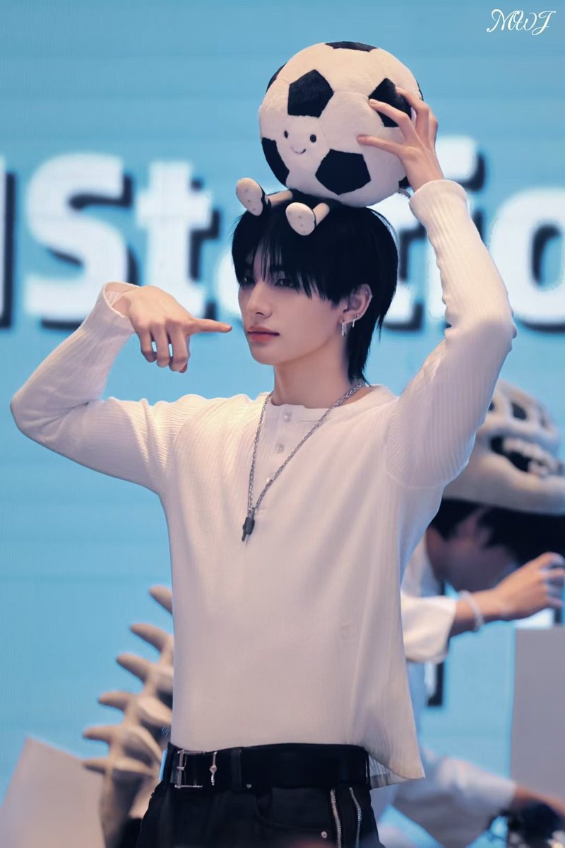 Andre_veposa's tweet photo. 238..días con hyunjin..⚽ 🇦🇷.. #hyunjin #Straykids_hyunjin  #straycityenbuenosaires https://t.co/riGZ8ct1IZ
