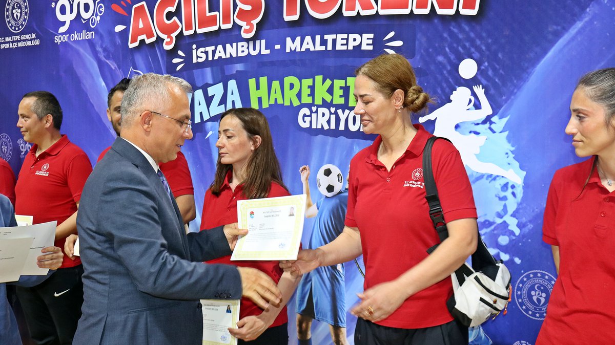 TC_Maltepe's tweet photo. Gençlik ve Spor Bakanlığı tarafından düzenlenen Yaz Spor Okulları açılış programı, Kaymakamımız Bahri Tiryaki, İlçe Gençlik ve Spor Md. Seyfi Güneysu, İlçe Milli Eğitim Md. Hale Bağce Özbaş, öğrenciler ve ailelerin katılımlarıyla Muzahir Sille Spor Salonu’nda gerçekleştirildi. https://t.co/1hnEsTIWvQ