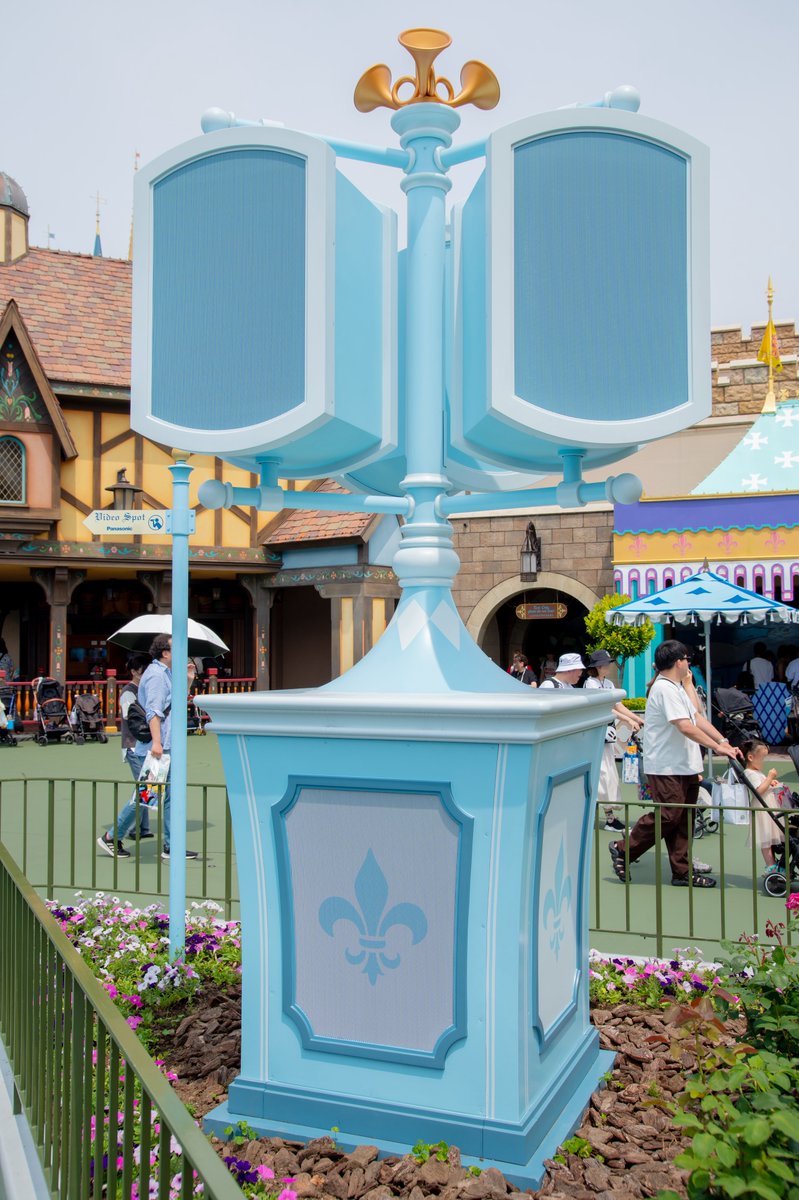 gujela_0525d's tweet photo. 東京ディズニーランド

　　旧　　　新

パレードルート　スピーカー https://t.co/eoob6I3VjQ