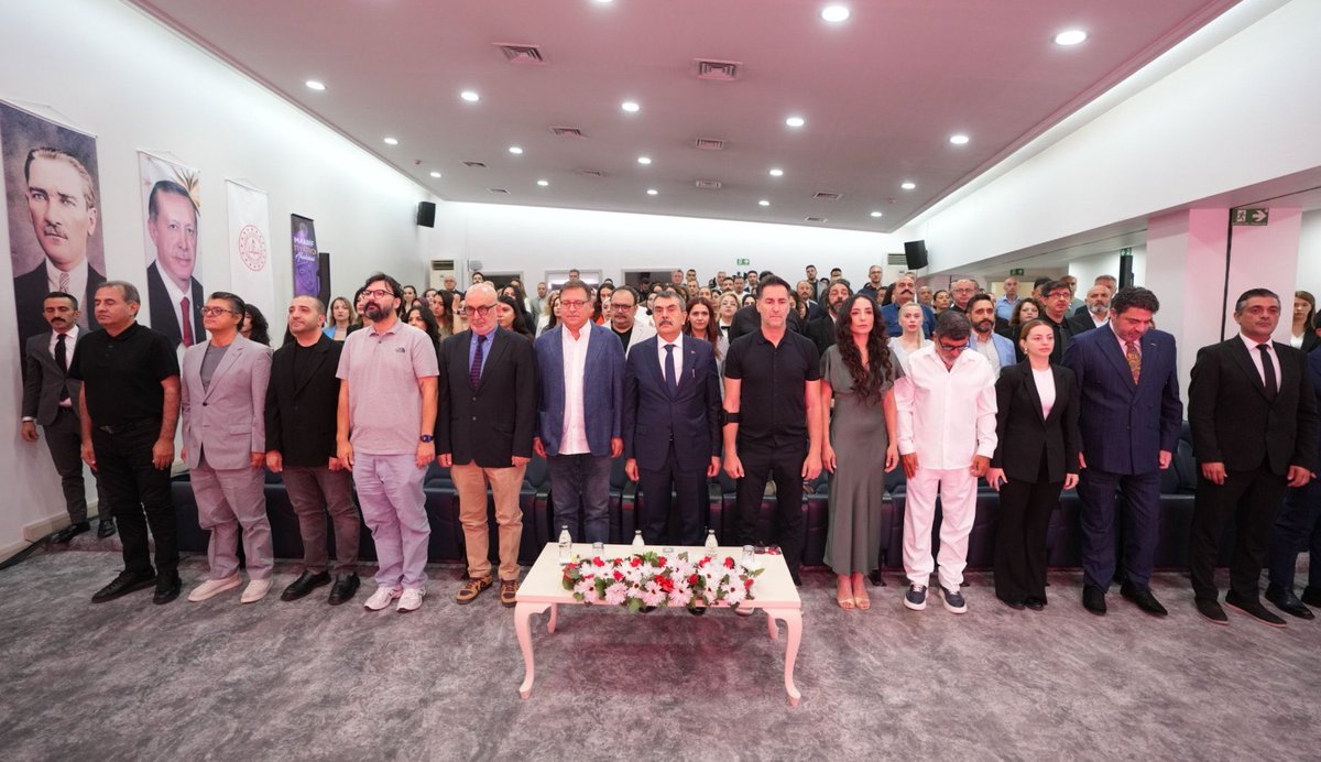 meb_dhgm's tweet photo. 🎭 Maarif Tiyatro Akademisi Sertifika Töreni, Millî Eğitim Bakanlığı Başöğretmen Salonu'nda gerçekleştirildi.

Bakanımız Sayın Yusuf Tekin’in katılımıyla düzenlenen törende; öğretmenlerimizin sahne sanatları alanındaki bilgi, beceri ve yetkinliklerini geliştirmeye yönelik çalışmaların önemi vurgulandı.

Öğretmenlerimizi kültür ve sanat alanında destekleyen tiyatro akademisinde sertifika almaya hak kazanan öğretmenlerimizi tebrik ediyoruz.

🔗 https://t.co/BDZmUPvDCH
@tcmeb @Yusuf__Tekin @omurfatih