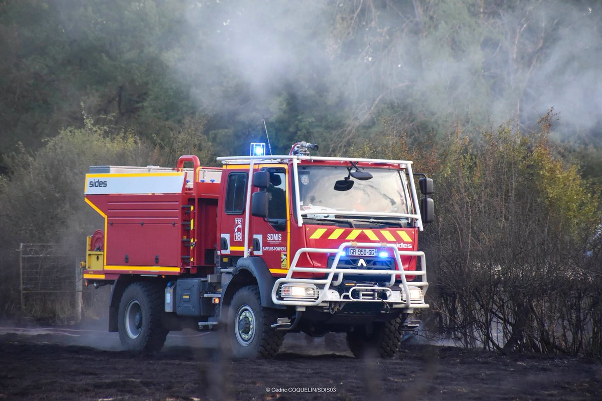 Pompiers03's tweet photo. [#INTERVENTIONS]
⚠️La journée du 27 juin a été très intense pour les pompiers de l'Allier, mobilisés sur de nombreux feux d'espaces naturels.
🔥🌳Au total, 12 feux d'espaces naturels ont été recensés sur le département, représentant 136 hectares de végétation brûlés. https://t.co/1KG49hbAVR