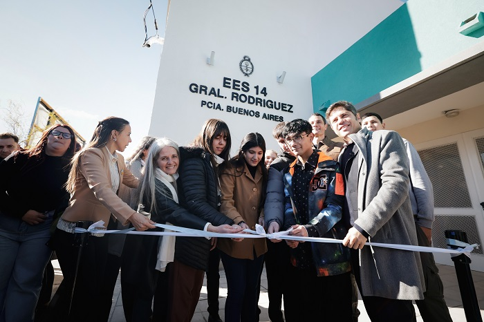 AgenciaComBA's tweet photo. 🏫 Kicillof inauguró dos nuevos edificios para escuelas secundarias en General Rodriguéz
https://t.co/8N24NYQZcR
@Kicillofok @BAProvincia #AxelKicillof @nkreplak #NicolásKreplak @CrisAlvarezRod @MauroSGarcia #ComBA @MinDesarrolloBA #GeneralRodríguez #edificio @flaviaterigi #CFI https://t.co/HRRROiyGRy