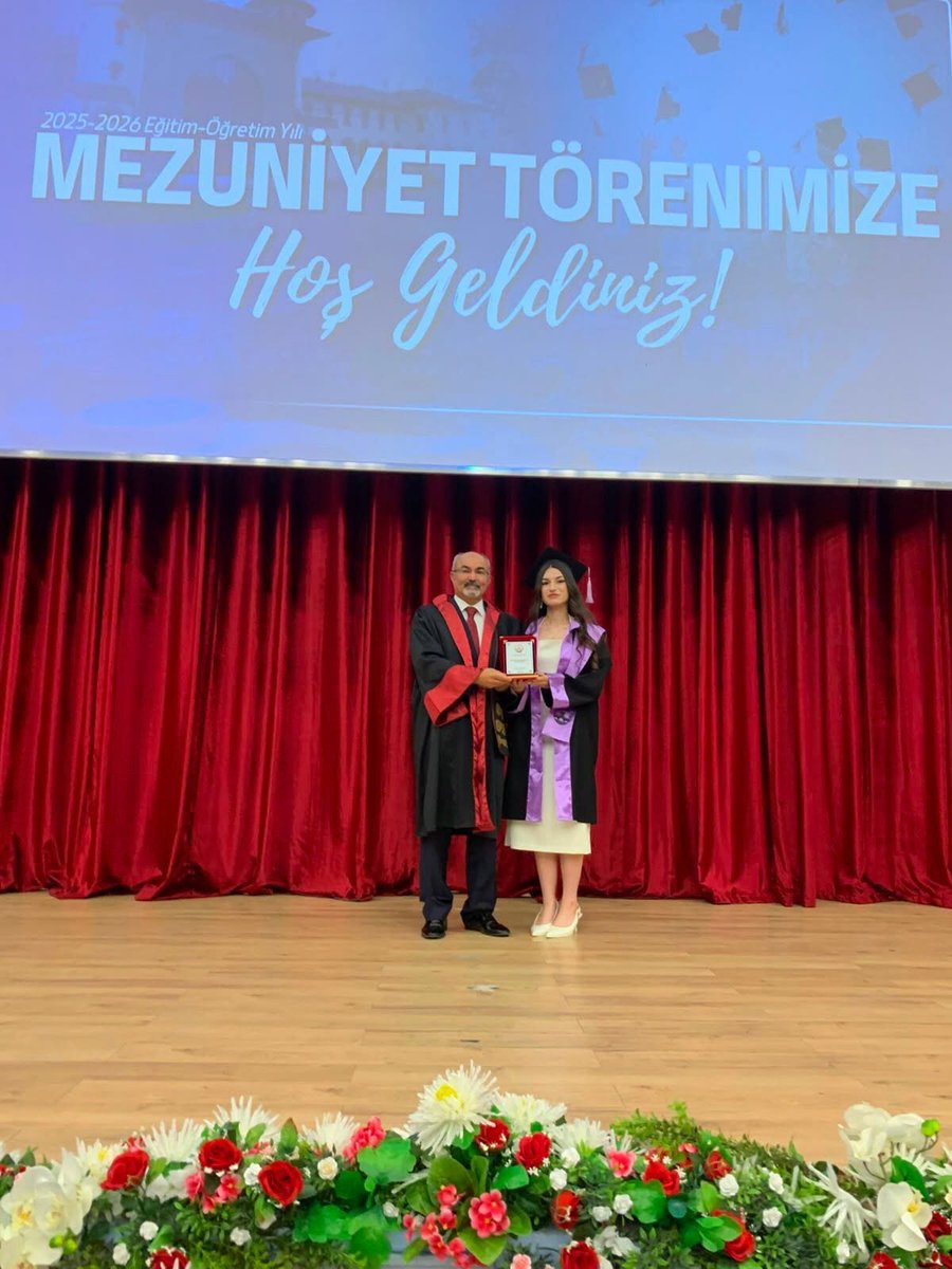 IAOLENCUMEN's tweet photo. 7-tüm eğitim hayatı boyunca kendisine katkı sunan herkesi tebrik ediyoruz.
Fatma Bandak’a meslek hayatında sağlık, mutluluk ve başarılarla dolu uzun bir gelecek diliyor, nice başarılara imza atacağına yürekten inanıyoruz.
Seninle gurur duyuyoruz. Tebrikler Fatma!... https://t.co/pX7S5mRp94