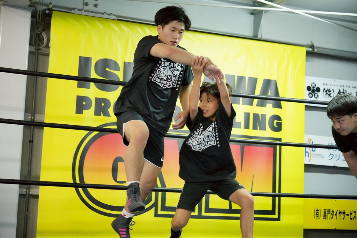 EITOs2da's tweet photo. 6.29  プロレスクラス

1枚目はえいと＆ゆいとのおそろい石プロ新作Tシャツ🆕みなさんもお揃いにしましょう👔

2枚目はカメラにわざと足を当てに行った訳ではわりません!!

 #石川プロレス https://t.co/8ZuXMYoOct