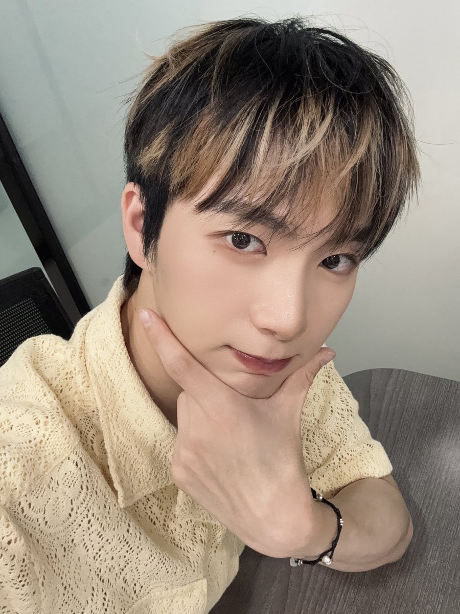 OmegaX_members's tweet photo. [#OX]

네 메이트온 재밌었어요!!😊

#OMEGA_X #오메가엑스
#케빈 #KEVIN https://t.co/DPiZYupKpr