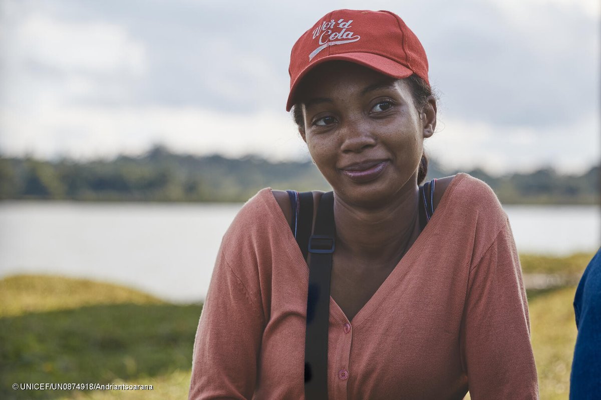 UNICEFMada's tweet photo. In Vohipeno, Southeastern Madagascar, Gertrude and fellow young volunteers engage with families to encourage girls who've dropped out to return to school. Because education changes lives.
#LetUsLearn https://t.co/eTYmPPJe7u