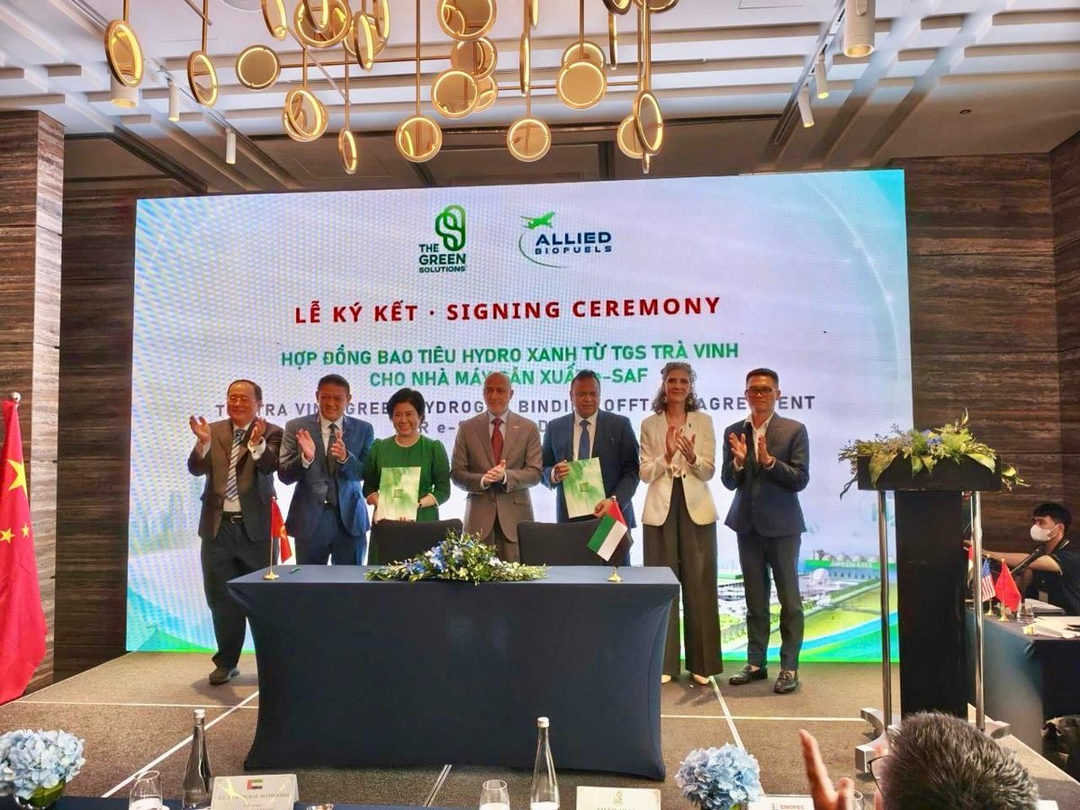 UaeEmbassyVN's tweet photo. H.E. Dr. Bader Almatrooshi, UAE Ambassador to Vietnam, attended the signing of a Memorandum of Understanding (MoU) between Abu Dhabi’s Allied Biofuels &amp; TGS Vietnam to develop the country’s first green hydrogen and eSAF value chain in Tra Vinh. 🇦🇪🤝🇻🇳 https://t.co/FQzfYuPbxf