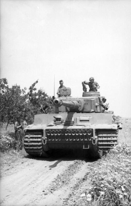 German___Army's tweet photo. 1943年、チュニジアでの第504重戦車大隊のティーガー1
#ドイツ軍 https://t.co/AQkjmNcrjk