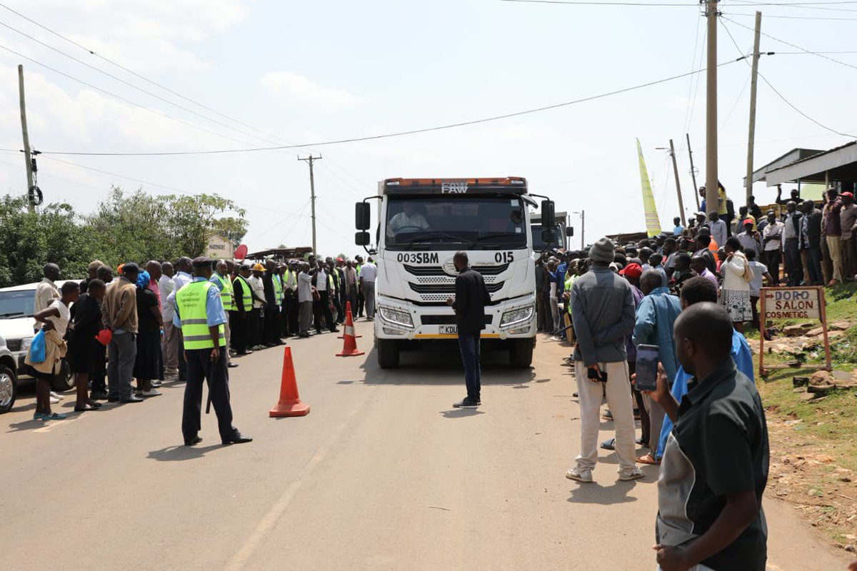 KeRRA_Ke's tweet photo. KeRRA Axle Load Control Unit team held a sensitisation drive at Ainamoi area along Kericho-Kipchimchim–West Valley Road to raise awareness on allowed load limits.

The event which comprised stakeholders from NGAO team, ODPP, truckers association and members of the public was led by Kericho County Commissioner Mr. Omar Ali and Kericho Regional Director Eng. Gibson Nyamota.