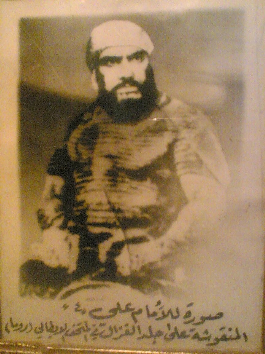 AlyfrsyAhmd's tweet photo. أكثر من يسيء إلى علي بن أبي طالب رضي الله عنه وحسين وحسن هم ذريته وشيعتهم ممن اختار طريق الهوى والكذب على الله ورسوله... كيف؟

1- يقولون أن أبا بكر وعمر اغتصبوا الخلافة التي هي من حق علي وتهجموا على فاطمة إلى بيتها..
طيب يا شطار فأين هي شكيمة وفروسية وبطولة وقوة علي وأهله الأقوياء الخارقون؟ أضعف واحد من الناس سيفاخش على أهله مفاخشة إن كان ضعيفًا إلا إن كان جبانًا قليل المروءة وحاشاه صاحب رسول الله.
2- قالوا حرّفوا القرآن وخالفوا منهج الله وتولوا...
يا جماعة هذا فشل ذريع لرسول الله معقول كل الصحابة انقلبوا على رسولهم بمجرد أن مات والتحق بالرفيق الأعلى وتحولوا إلى الكفر بعد الإيمان؟ معقول رسول الله والقرآن ولا لهم أي أثر في المجتمع؟
معقول تفشل رسالة خاتم الأنبياء 
معقول هذا النبي يكون يذرعه الفشل حتى إنه ساذج فاشل على مستوى أسرته وبيته لم يستطع أن يلملم له زوجات محترمات؟ 

معقول الخميني ناجح أحسن من رسول الله في بيته ودولته وأصحابه؟
3- طيب لماذا جبن علي ولم يقم وينتفض ضد هذا الانحراف الذي يدعيه الكهنة أنه حصل لماذا ظل متفرجًا عليه وبايع أبا بكر ثم عمر ثم عثمان؟

لماذا بايع كفارًا منقلبين ومش كذا وبس بل ومعتدين على أهلاته كما يقول الصعاليك؟

إنهم يقدمون لنا دينًا سيئًا ورسولًا فاشلًا وقرآنًا كل من حمله إلينا كاذبون كفارًا منقلبين على نبيهم...
فكيف وصل إلينا القرآن وكيف نثق بوصوله كما أنزل إلينا مادام أنتم تصورون المجتمع الذي أنزل فيه القرآن مجتمعًا كذابًا متآمرًا مخادعًا طرطورًا إلى هذه الدرجة؟

والله إن اليهود أنفسهم يعجزون عن الطعن في الإسلام بالمستوى الذي تفعلون...

عليكم لعنة الله والملائكة والناس أجمعين... وزادكم الله زحفًا على الأوحال والطين وزادكم الله لطمًا  وطعنًا وإدماءًا وتحريقًا وتعذيبًا لأجسادكم حتى تروا العذاب الأليم في الدنيا والآخرة...

والسلام على من اتبع الهدى✋