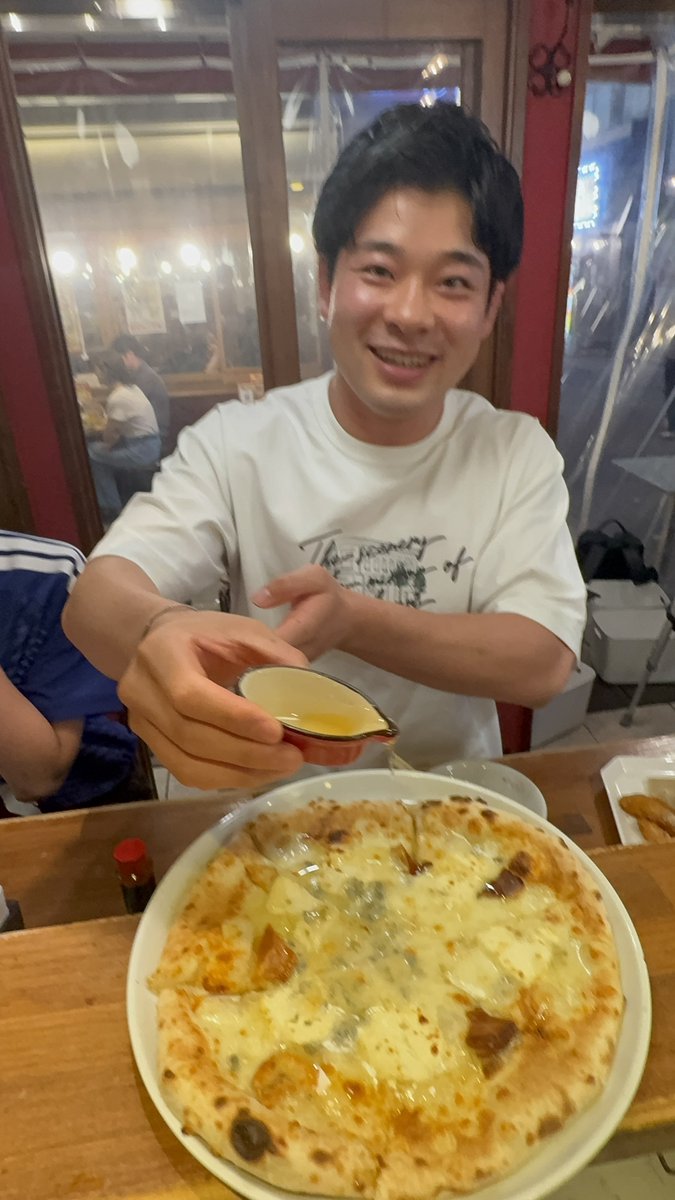 yoriki0306's tweet photo. 今日も嬉しいお客様❗️
プロレスリングNOAH
小田嶋大樹選手ご来店❗️
(@noah_daiki_0314 )

我らがDaiki…ニコニコと
優しい語り口で沢山お話し聞かせていただきました❗️
ありがとうございました
またお待ちしてます♪😆

#小田嶋大樹　
#noah_ghc   
#赤バル https://t.co/5Wz77Rl5Ly