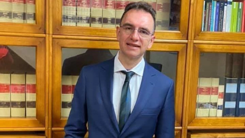 CasviFactory's tweet photo. 𝐂𝐎𝐒𝐀𝐒 𝐃𝐄 𝐅𝐀𝐌𝐈𝐋𝐈𝐀...😜

El nuevo líder de Vox en Albacete fue alcalde de Riópar, por el Partido Popular

Este personaje se llama Javier García Morcillo y esta es su cara 👇 https://t.co/fWEqYaySvw