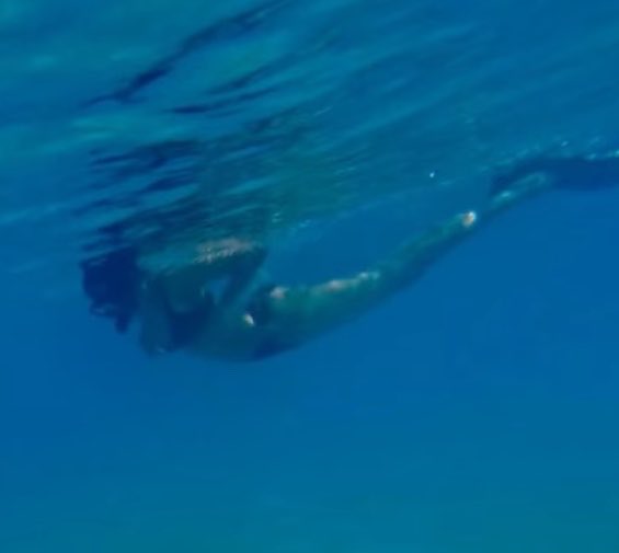 DevoteeActress's tweet photo. Malavika Mohanan in Maldives 👙🔥 https://t.co/4GE2bgf6BF