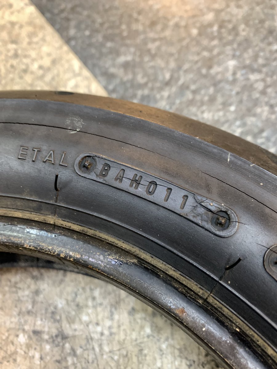motoGITA's tweet photo. ハイグリップタイヤ

当時物 (91年)

TT60GP

enjoy♪ https://t.co/jbxgsWxHA0