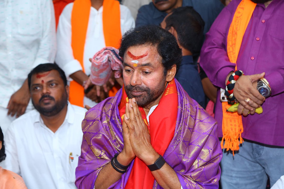 kishanreddybjp's tweet photo. Offered prayers at the sacred 𝐒𝐡𝐫𝐢 𝐁𝐡𝐚𝐝𝐫𝐚𝐤𝐚𝐥𝐢 𝐌𝐚𝐭𝐡𝐚 𝐓𝐞𝐦𝐩𝐥𝐞, Warangal, Telangana, and sought the blessings of Maa Bhadrakali for the peace, prosperity, good health and well-being of all.

May the Divine Mother continue to guide us with strength, wisdom and compassion in our collective journey towards the progress of our nation. 🙏🏻