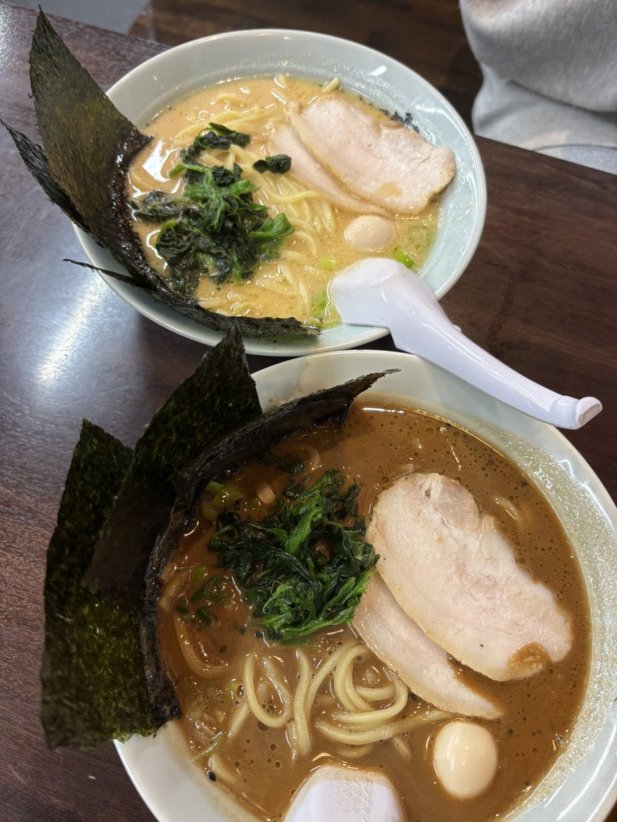 Tomomi_1217's tweet photo. 本日1人配信担当何をやり出すかと思えば流石我が子キモキモメイク配信⁉️配信画面では伝わらないけど実物大変なことに💦配信終わりセレカとラーメンに行きました🍜腹パン‼️
#宮姫ここ
#SHOWROOM 
#mouway
#TIF  目指してます🍀*゜強いルーム多いけどやり遂げることに意味があるよね頑張れん❣️ https://t.co/2XR9UBhv9Z