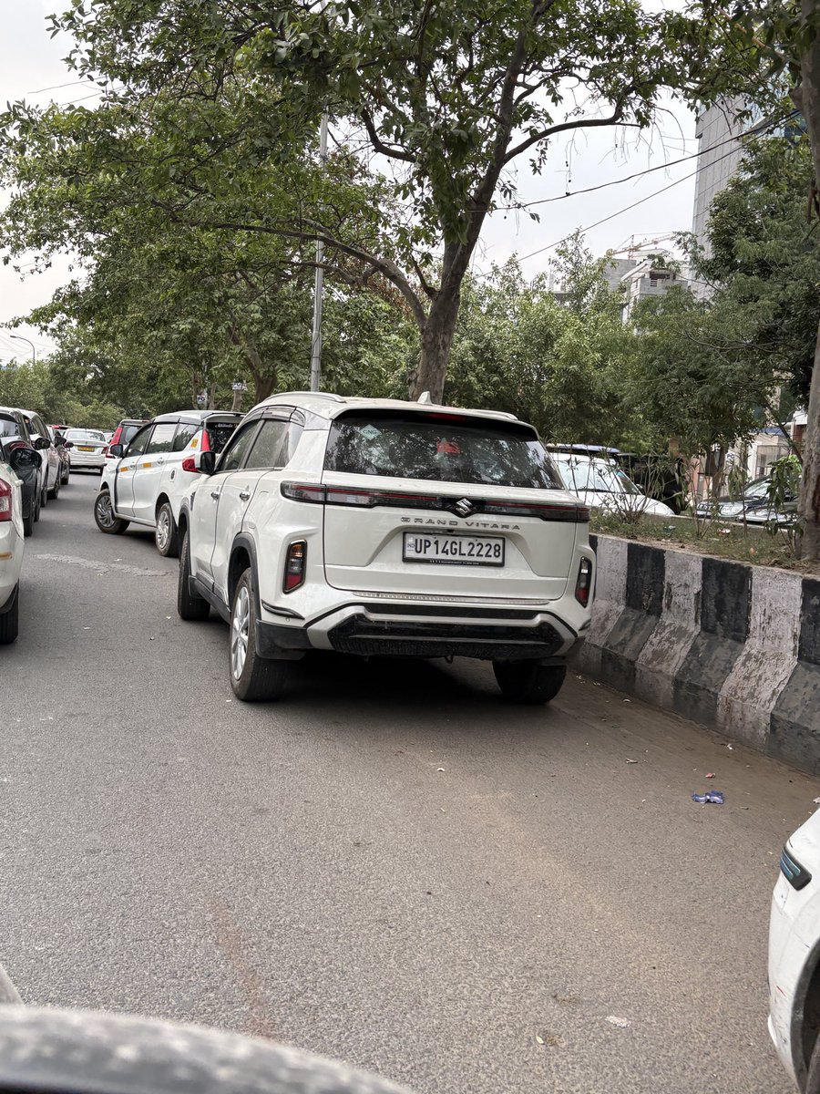 noida_update's tweet photo. कृपया संज्ञान में लेकर उचित कारवाही करे @Noidatraffic @dcptrafficnoida @Uppolice https://t.co/HdyKkNTppA