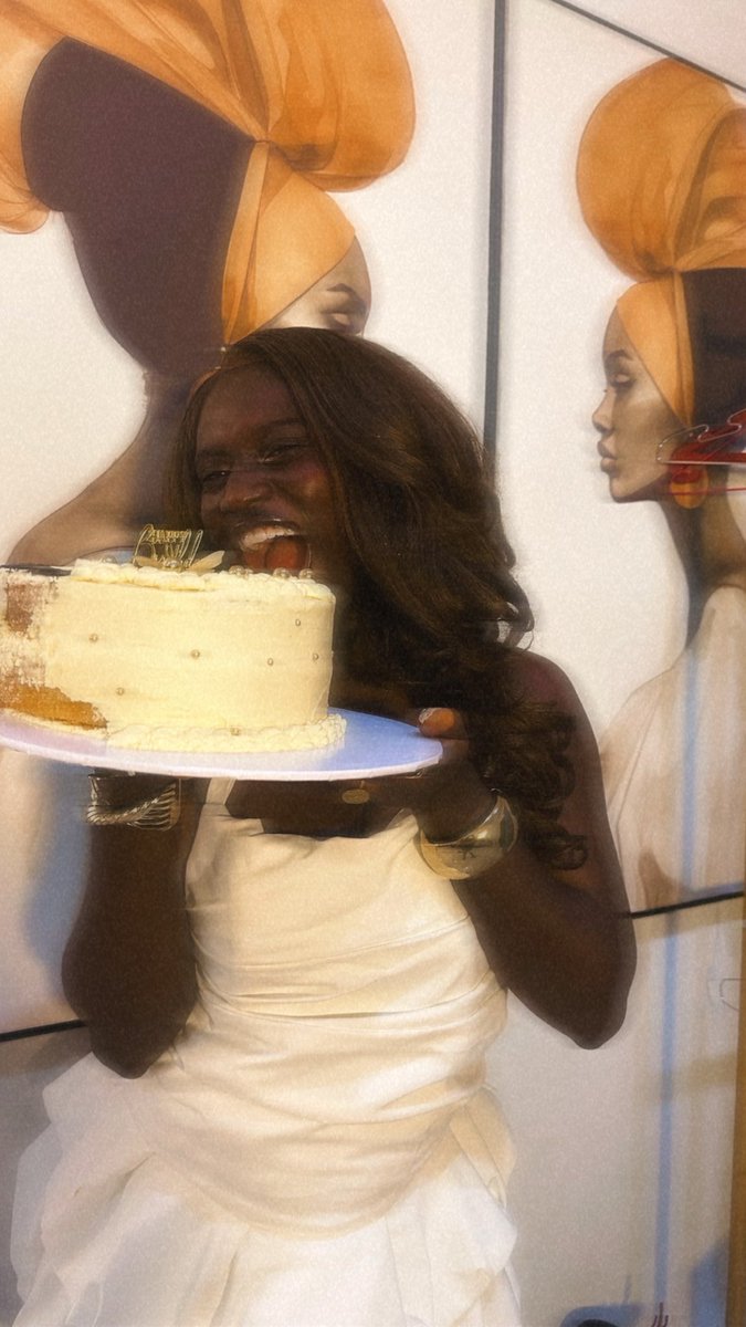 blessingfabs's tweet photo. It’s my birthday 🥳 https://t.co/U3xXnFmfn2