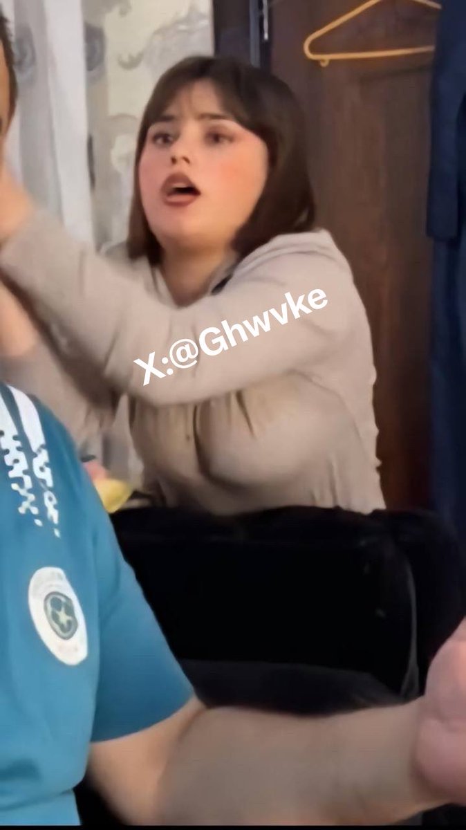 Ghwvke's tweet photo. شف ديود عمتك سارة مهند ياكلب وابيك تخرخر وماتفرك شحمتك 🤭
#ديوت_بدويٌّْ #معصيتّيَ_رِحّتِي #رعشة #حصريات https://t.co/F9WdgKA65M