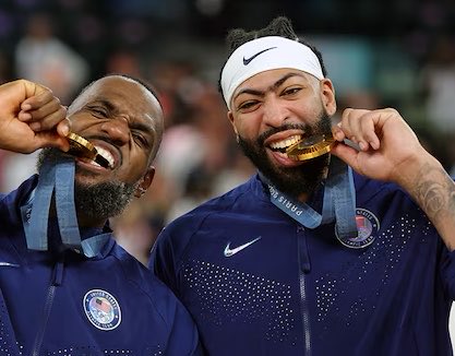 esidery's tweet photo. The Warriors’ grand plan is to trade Jimmy Butler for Anthony Davis, then sign LeBron James to the mid-level exception, per @ShamsCharania.

Draymond Green declining his player option has put this plan officially into motion. https://t.co/IAuCDAxhT0