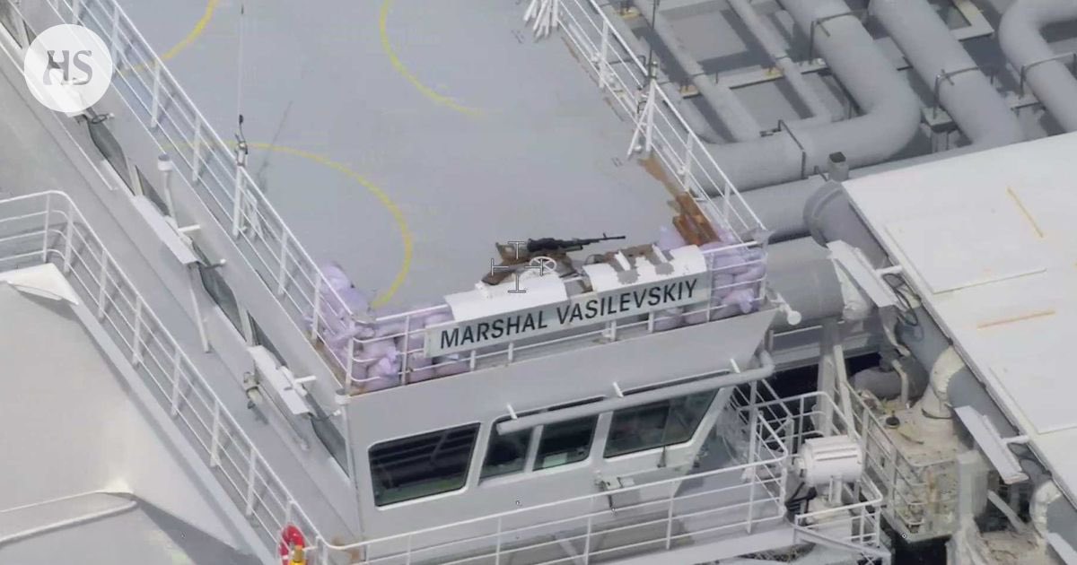 TiaFarris10's tweet photo. 🚨🚨🚨An armed 🇷🇺 Russian tanker in the Baltic Sea:

Photos taken in May 2026 by 🇪🇪 Estonian border guards show the Marshal Vasilevskiy (Gazprom, IMO 9778313), sailing under the 🇷🇺 Russian flag, equipped with 12.7 mm Kord machine guns (effective range: 2 km) mounted in protected positions.

⚠️This LNG FSRU, already subject to 🇪🇺🇬🇧🇺🇸 sanctions, is supplying 🇷🇺 Kaliningrad.

📡 This is the first documented evidence of an armed Russian civilian vessel operating in  European waters.
Revealed today by @eestiekspress