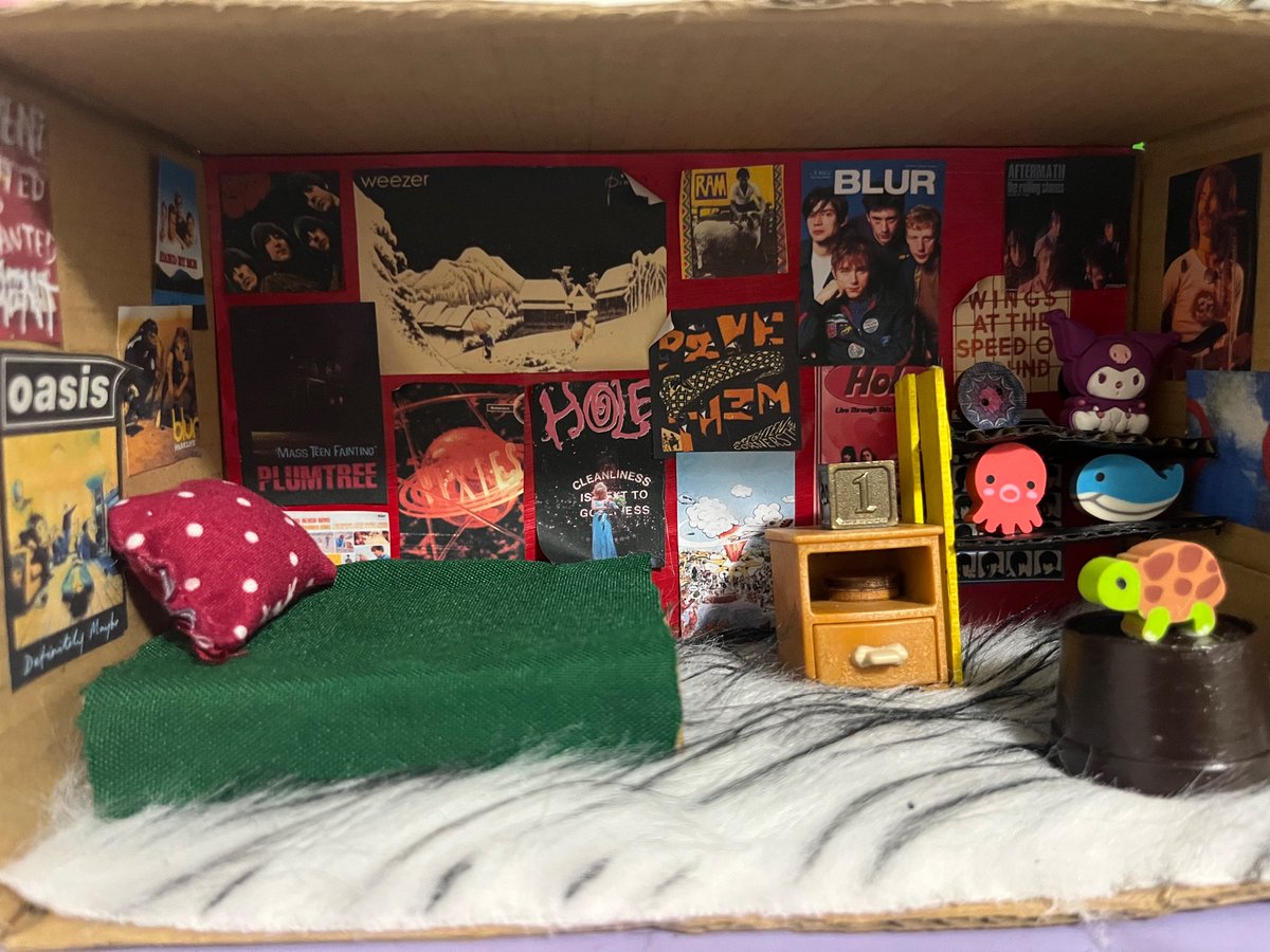 Withoutasound10's tweet photo. ITS DONE!! FINALLY OMG… its a little miniature room! https://t.co/Gq8eClOsUf
